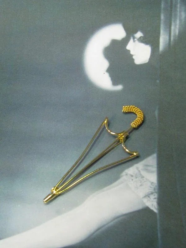 Closed Umbrella Gold Wire 2.875 Inch C-Catch Brooch