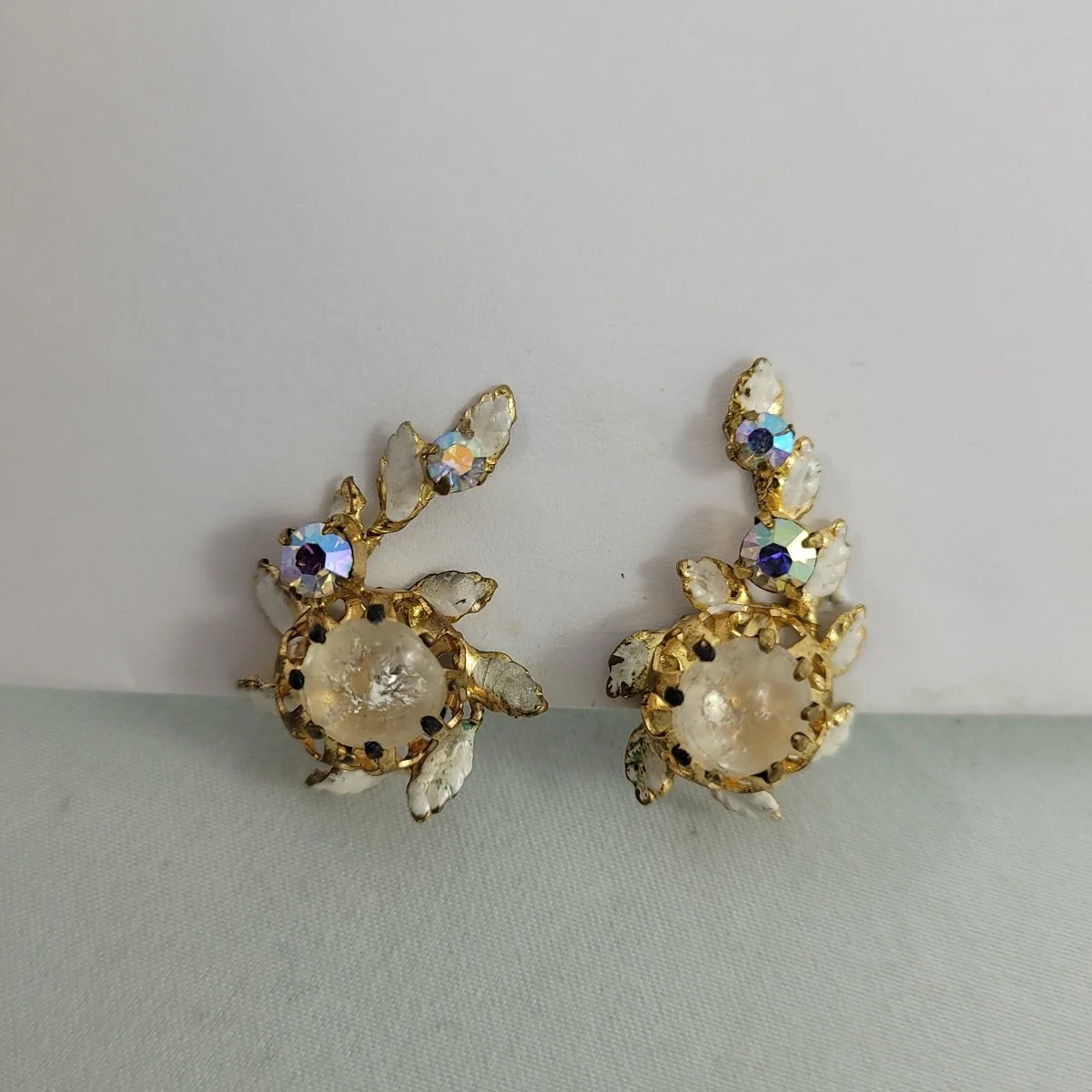 Austria 1950's Crackled Glass Aurora Borealis Rhinestone Enamel Brass 1 Inch Leaf Climber Clip-on Earrings