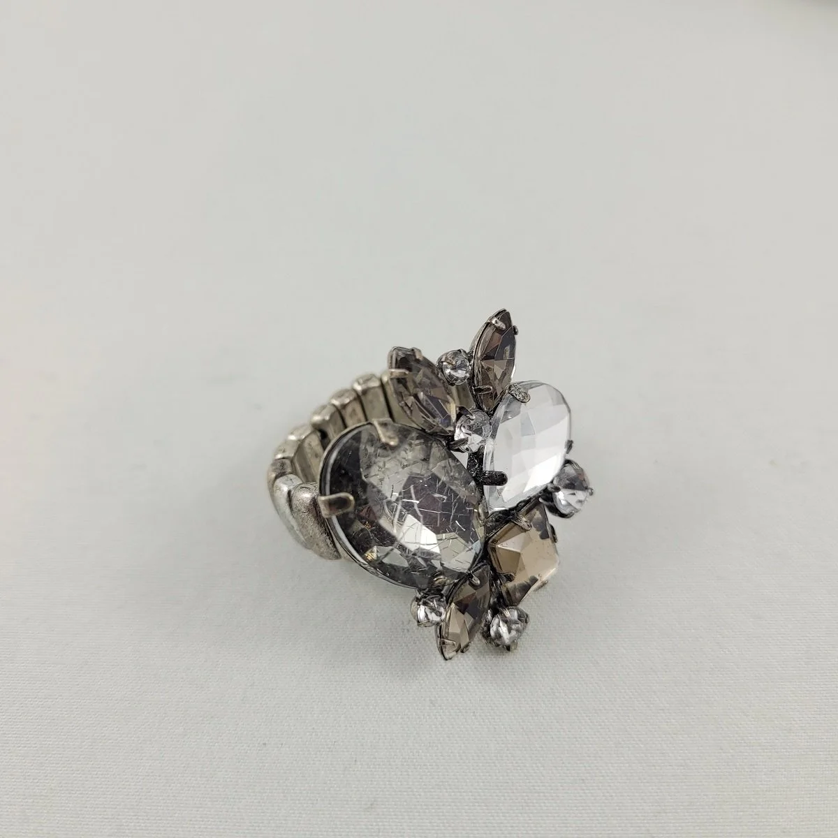 Oversized Prong Set Multi-Faceted Plastic Rhinestone Cluster Stretch Panel Elasticized Silver-tone Ring 4
