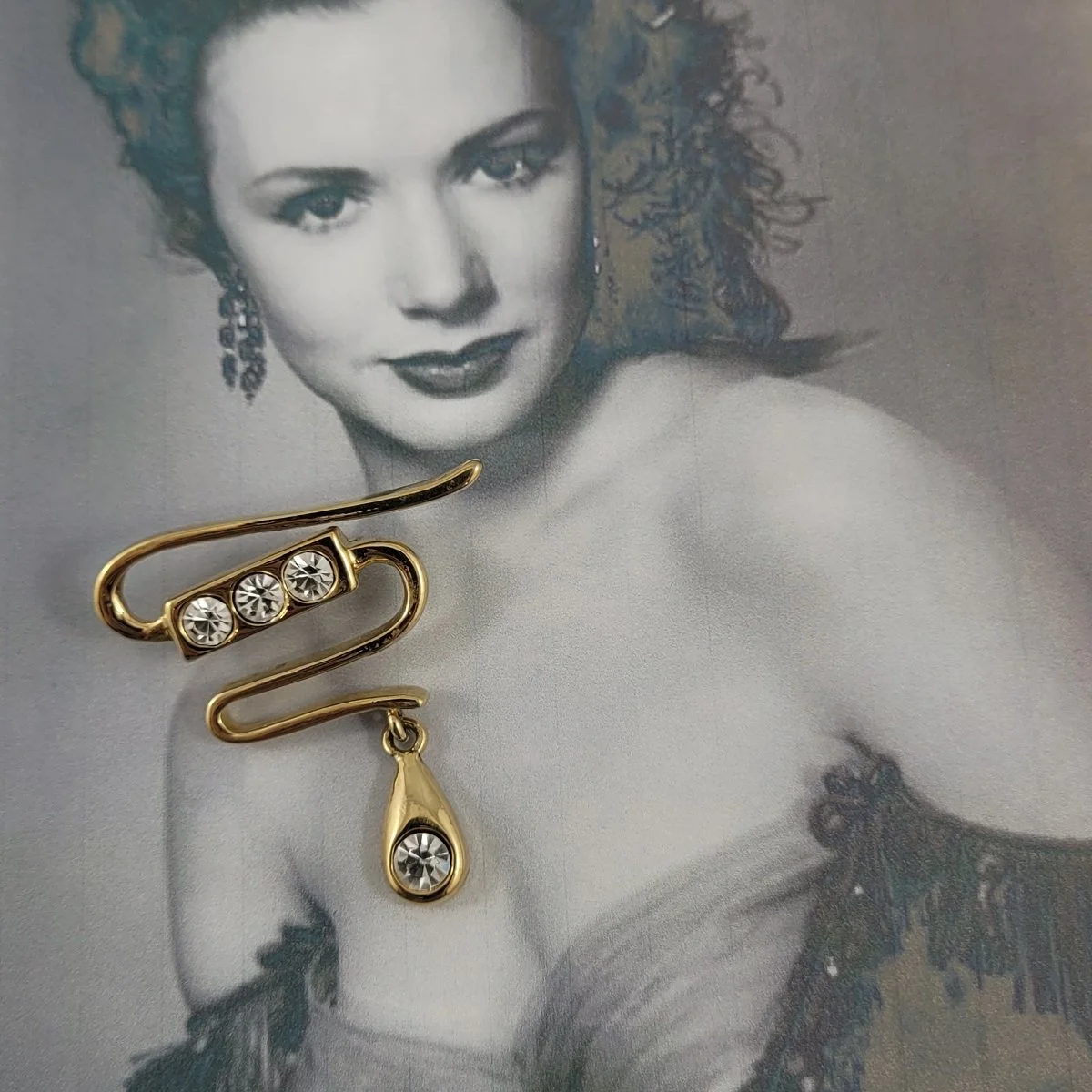 H-A © Vendome Inset Triple Crystal Drop Abstract ZigZag Scribble Gold Brooch.jpg