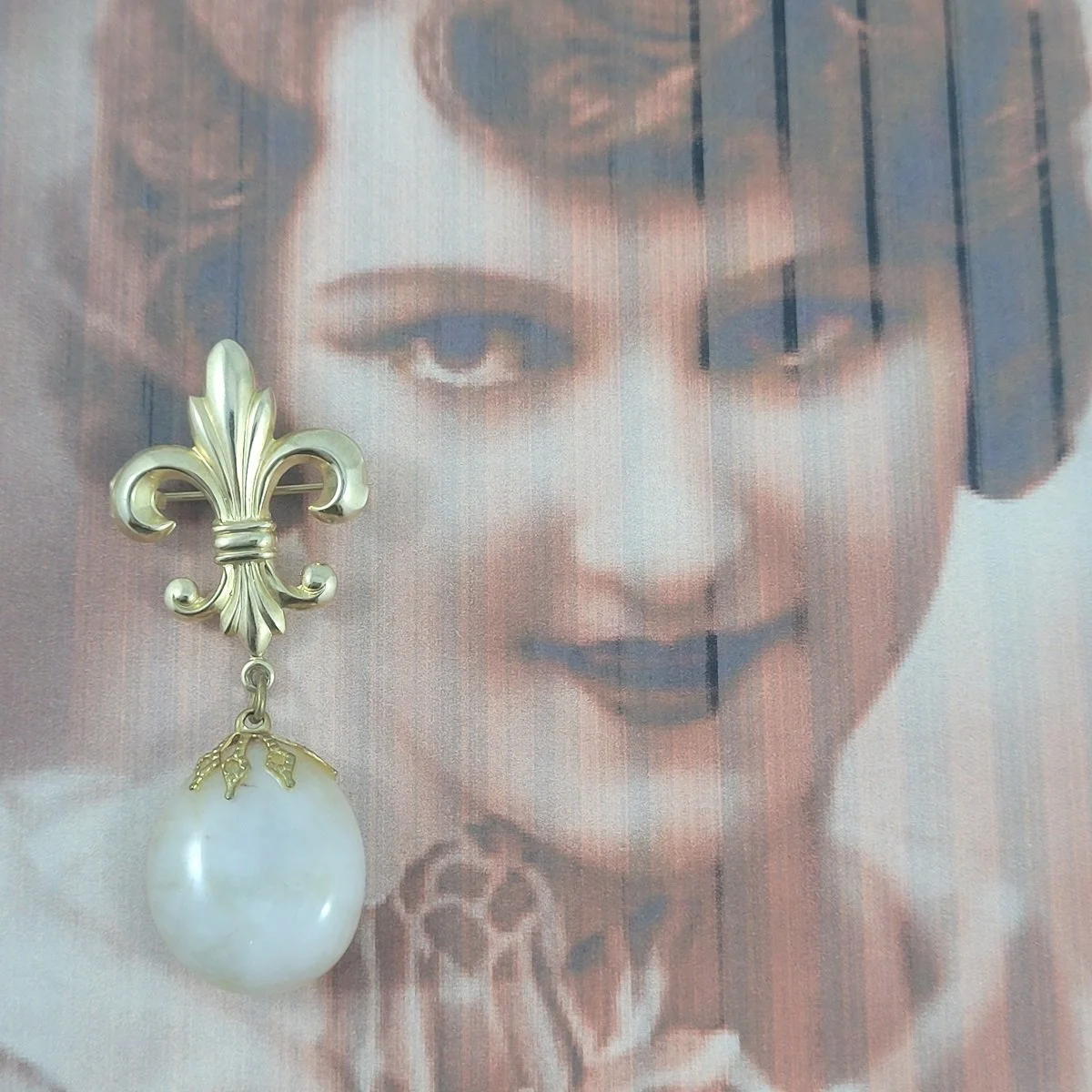 Brass Fleur-de-lis Claw Bail Milky White Quartz Tumbled Stone Drop Dangle 2.25 Inch Brooch Pose