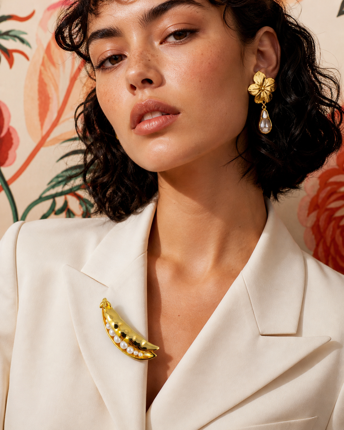 Alfred Philippe Design Trifari Inspired Peadpod Iridescent Pearls Peas in Pod Gold-tone Brooch -Model.png