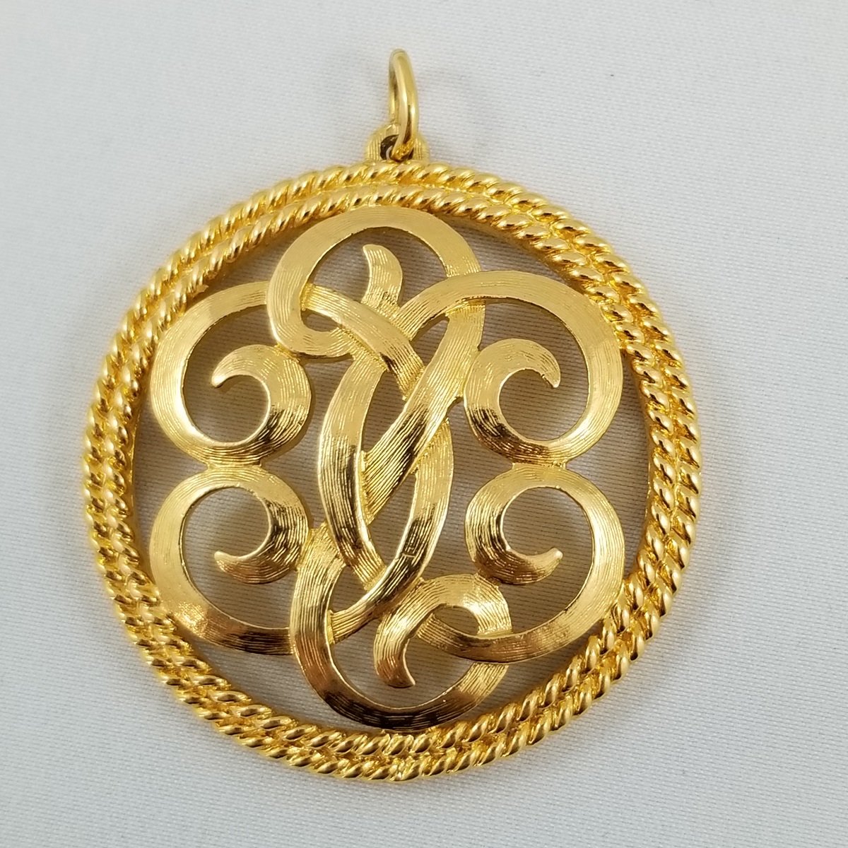Monet 1960’s High-Gauge Damask Scroll Gold Rope Medallion Pendant