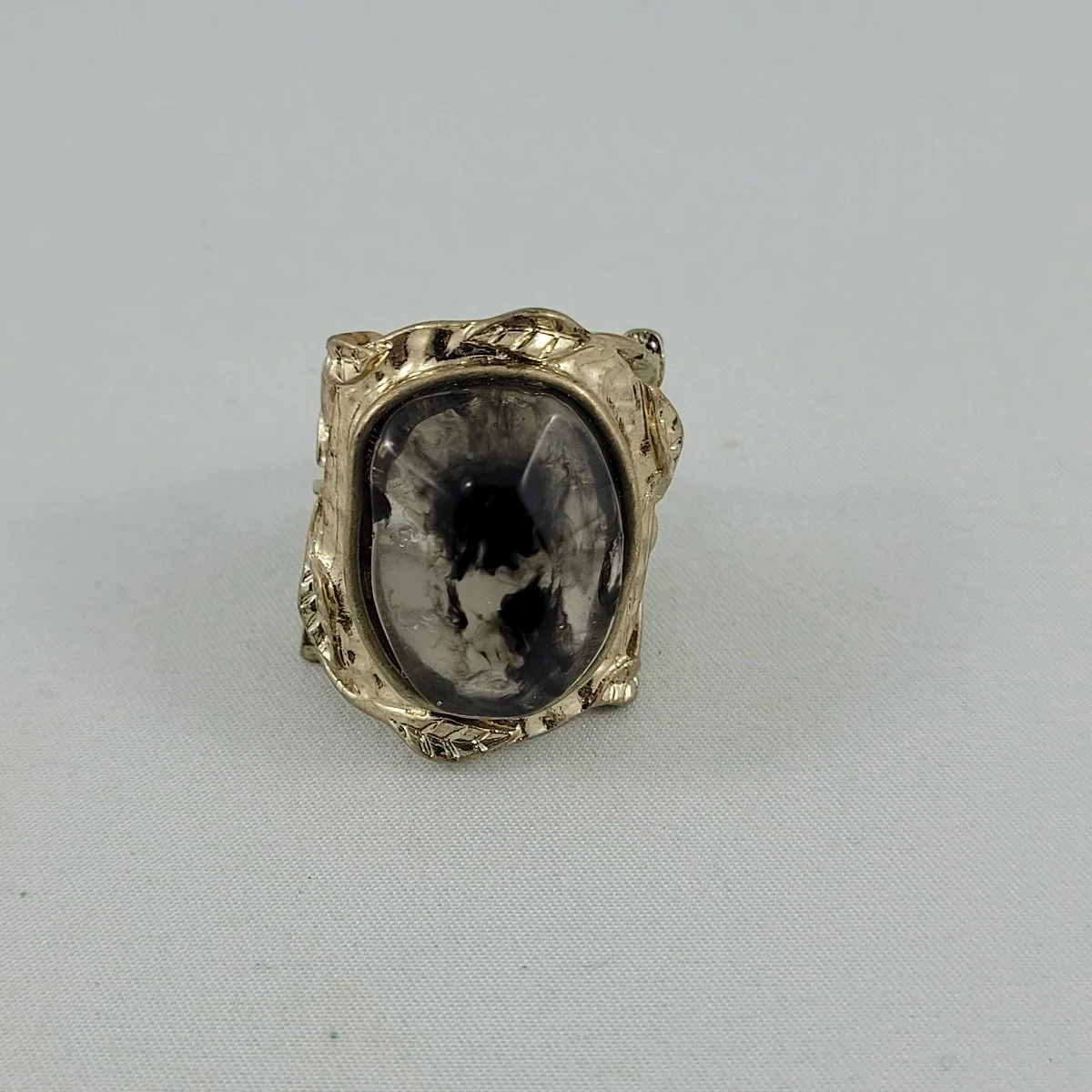 Inset Frosted Black Splatter Moulded Resin Open Back Raised Bezel Leaves & Vine Gold Plated Copper Ring Sz 7 -10.jpg