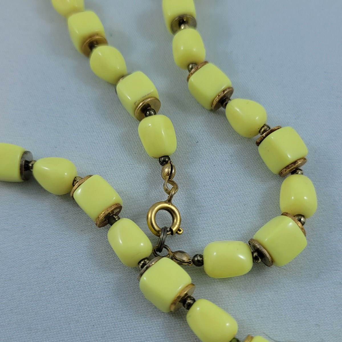 1930's - 1940's Art Deco Yellow Lucite Cube Oval Bead Gold 25 Inch Matinee Necklace Close Up