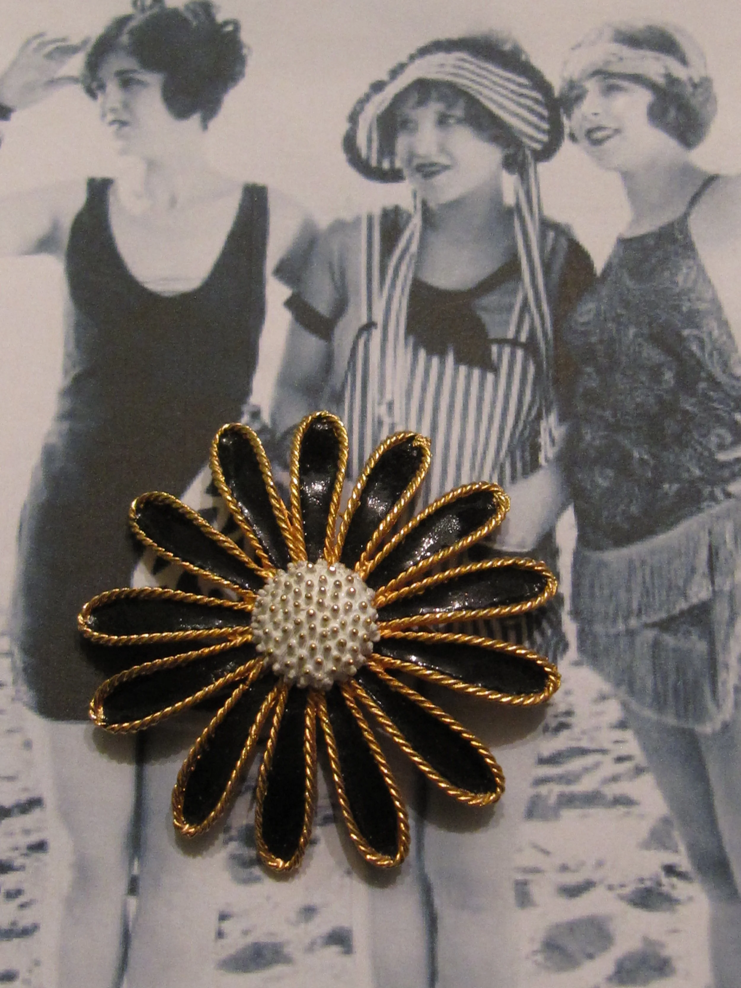 Coro 1950's Black White Enamel Daisy Flower Gold Brooch -2.JPG