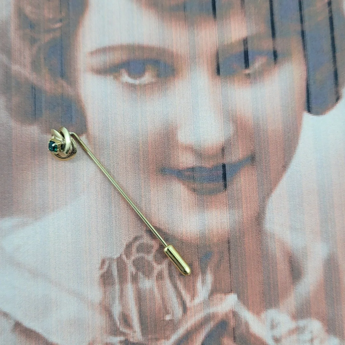 1960's Gold-tone Pinwheel Swirl Prong Set Green Emerald Rhinestone 2 Inch Jabot Stick Pin Pose