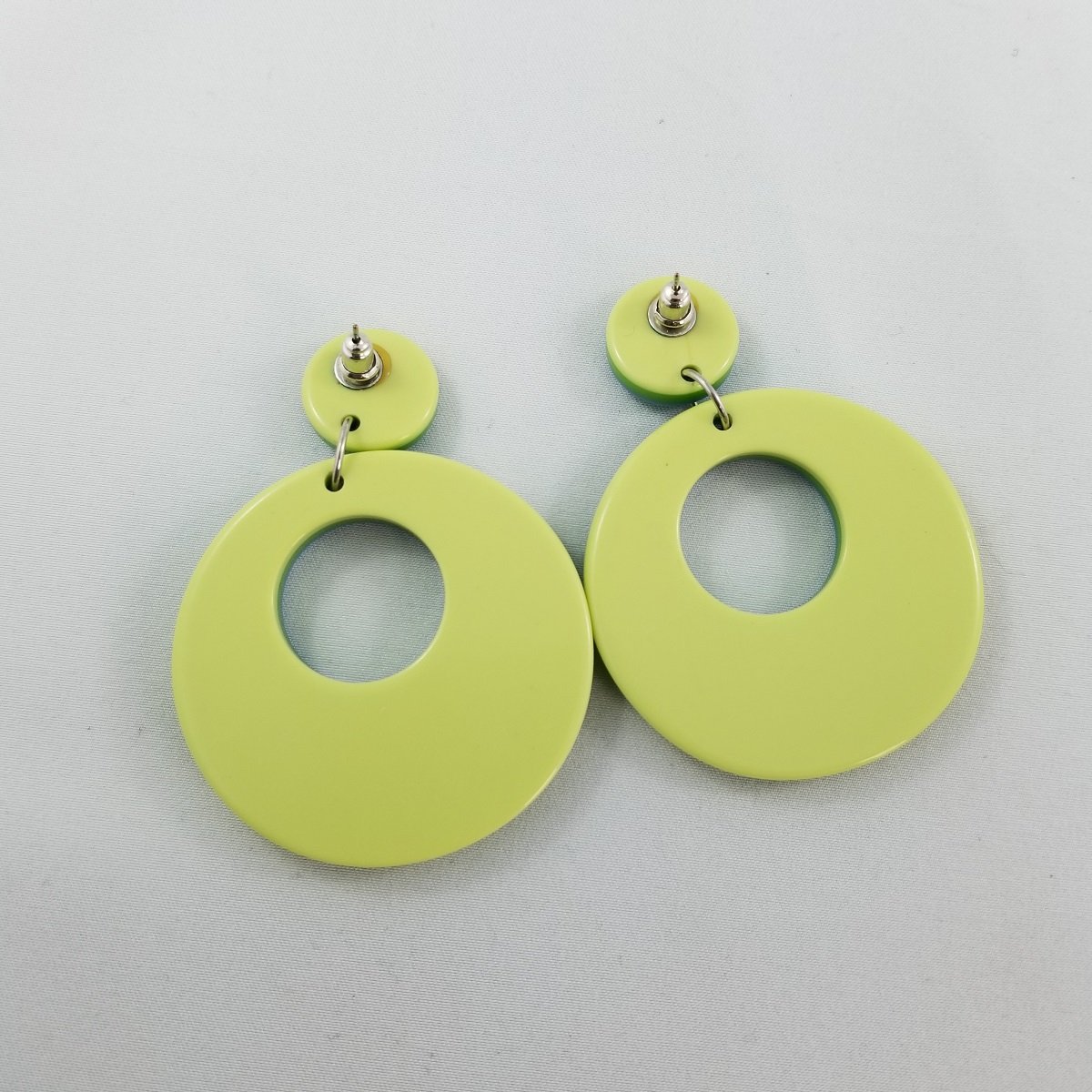 Lea Stein Paris Attributed Tri-Color Laminated Rhodoid Flat Tapered Aperture Hoop Drop Pierced Earrings