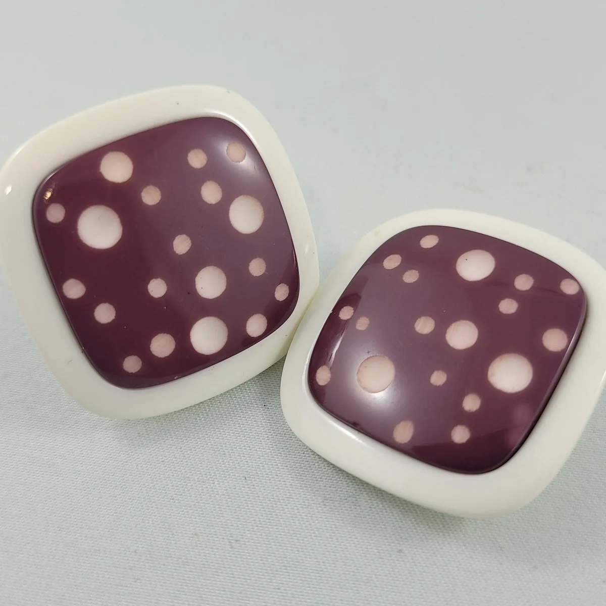 François Schoenlaub for Guillemette L'Hoir Paris Memphis Pois Galalith Maroon White Polka Dot Cushion Geometric Carved Clip-on Earrings -2.jpg