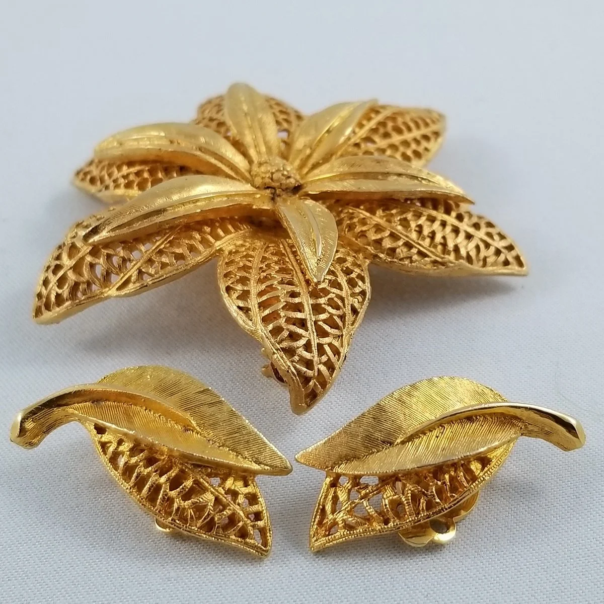 Coro 1950s Florentine Brushed Gold Filigree Flower Brooch & Leaf Earrings Set -3.jpg (Copy)