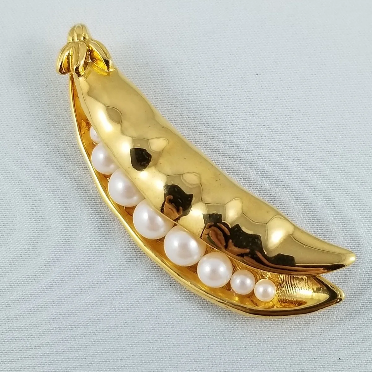 Trifari Style Peas In Pod Polished Gold-tone Pearl Brooch