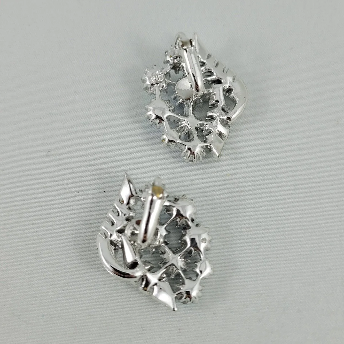 Coro Attributed Mid-Century Blue Aurora Borealis Rhodium Plated Floral Spray Clip-on Earrings -2.jpg