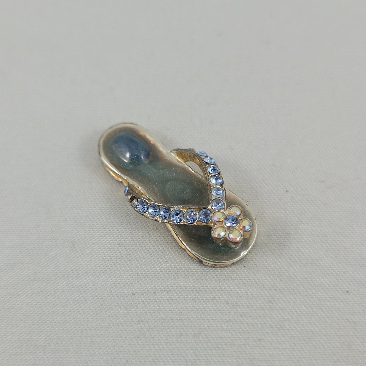 Avon SP 2007 Blue Enamel Rhinestone Birthstone September Adorable Flip Flop 1 Inch Pendant Top View