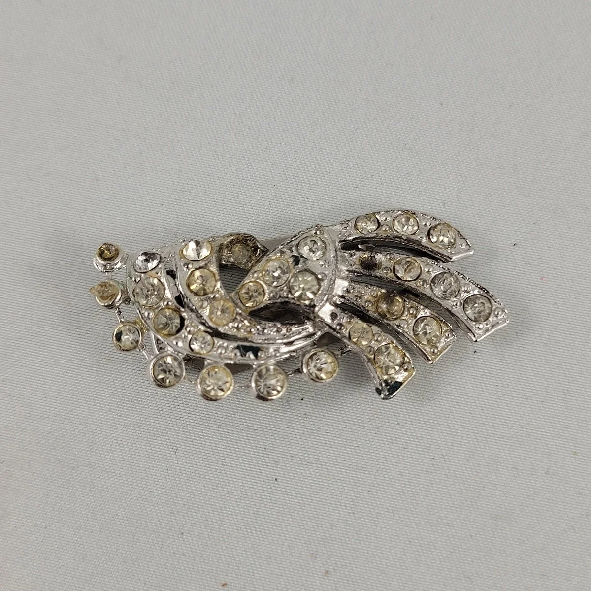 1931 Waller Patent 1801128 Art Deco Rhodium Plated Clear Rhinestone Fur Dress Clip.jpg