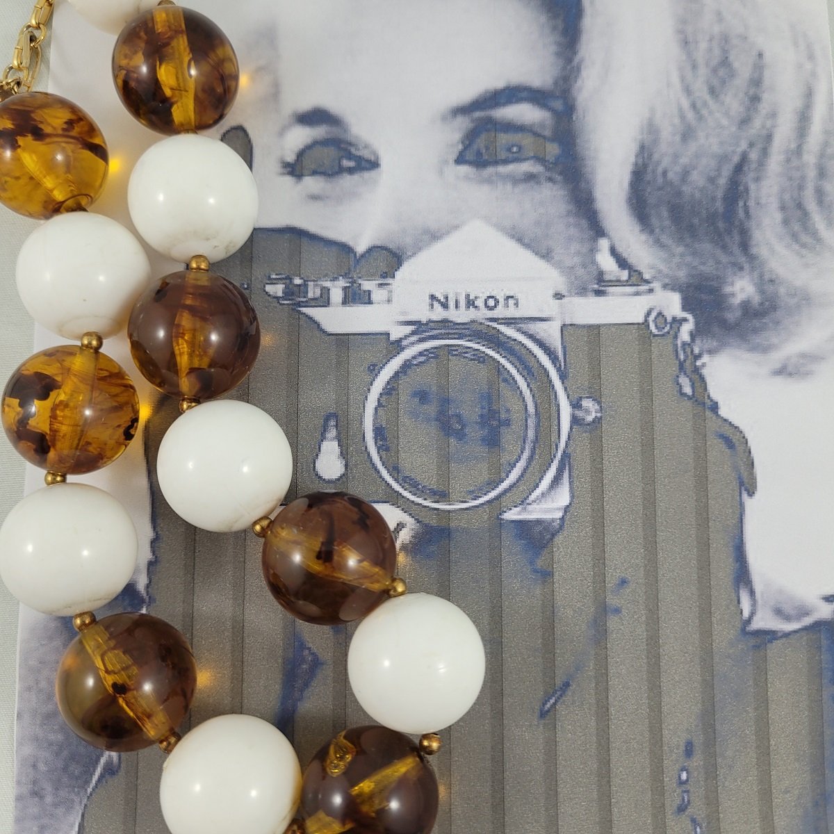 Monet Bahama Resort Alternating Apple Juice Swirl White Lucite Round Bead Choker Necklace -1.jpg (Copy)