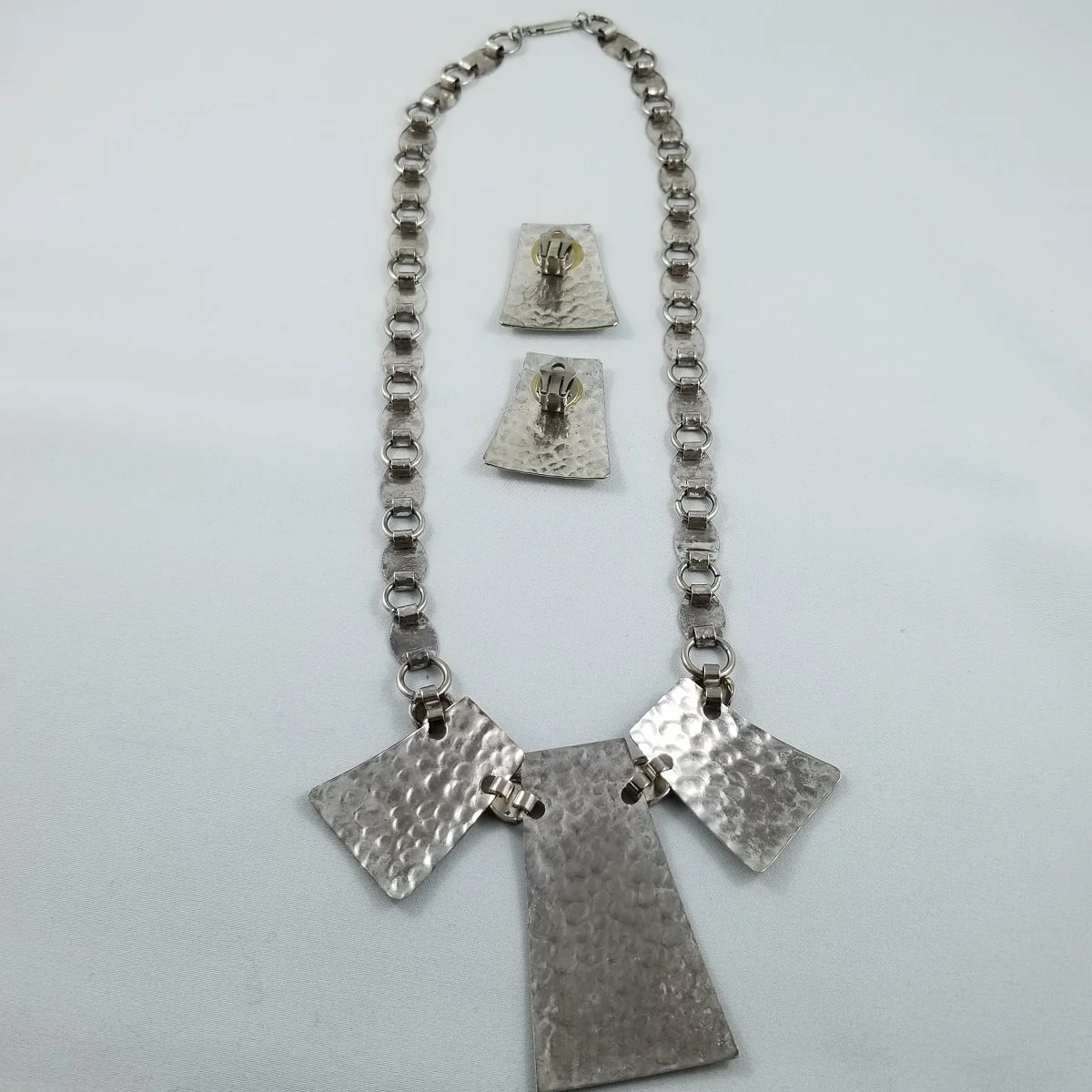 Modernist 1950's Brutalist Hammered Silver-tone Metal Book Chain Necklace and Clip-on Earrings Set - 5.jpg