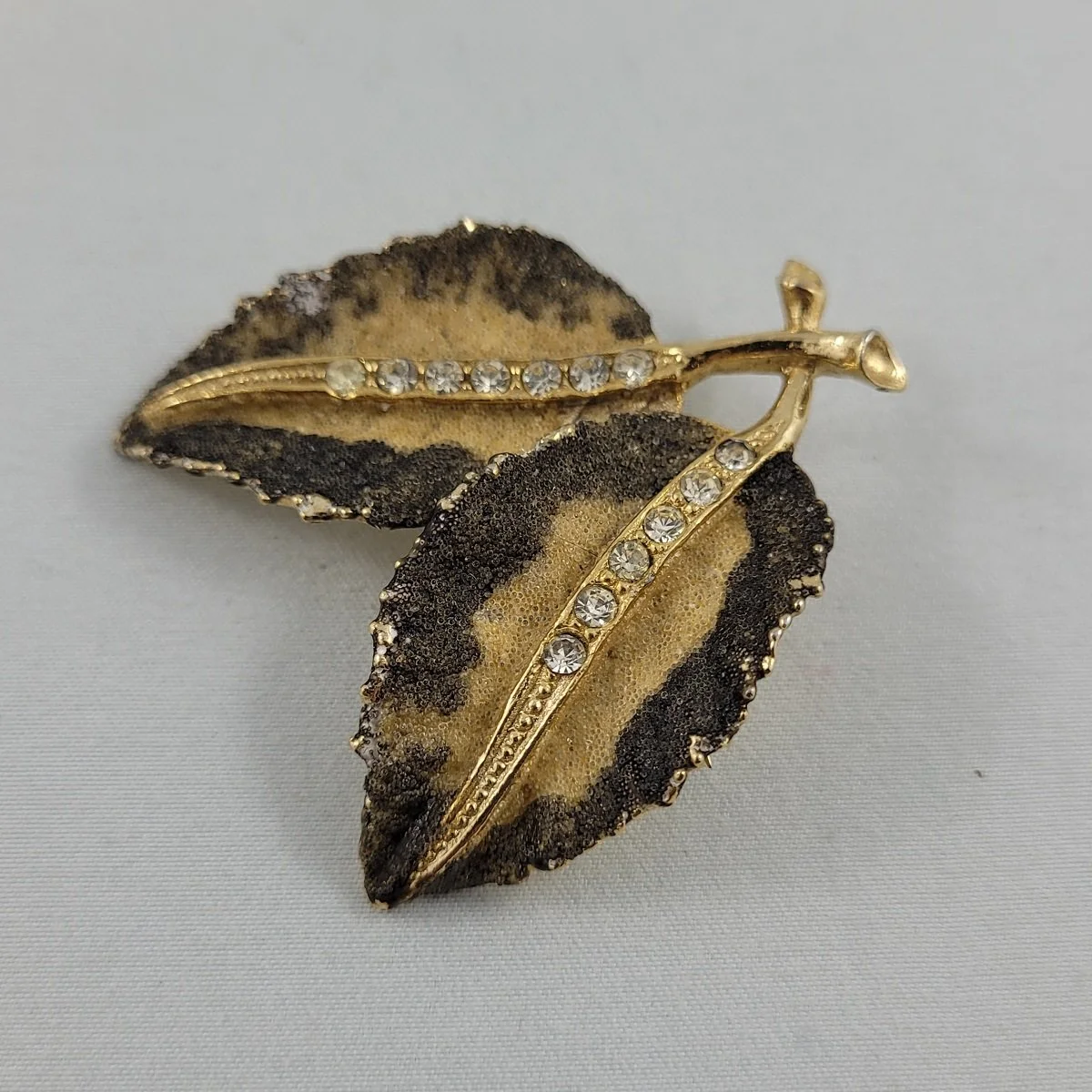 1950's - 1960's Sugar Glass Enamel Rhinestone Double Stemmed Leaf 2 Inch Gold Brooch Front View
