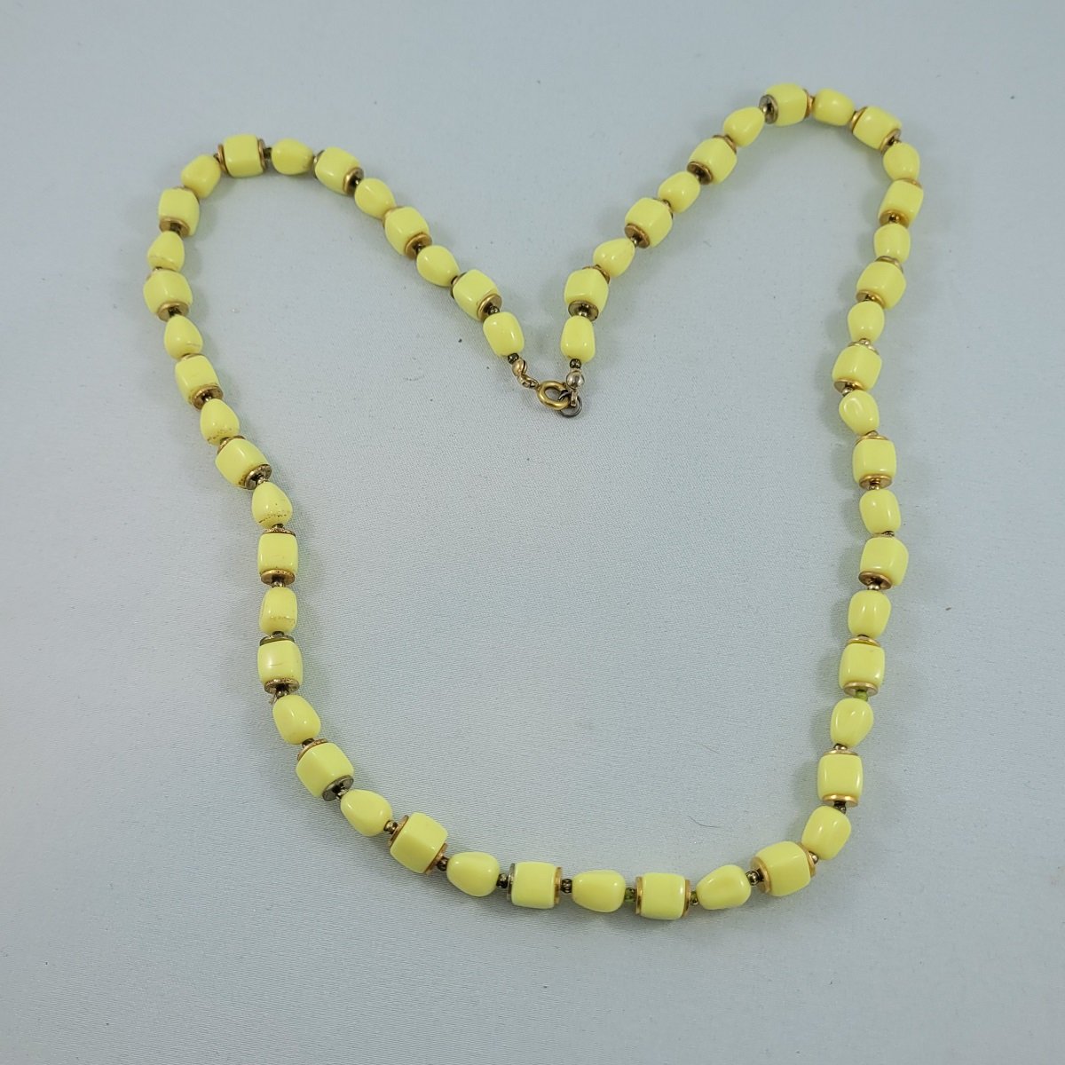 1930's - 1940's Art Deco Yellow Lucite Cube Oval Bead Gold 25 Inch Matinee Necklace