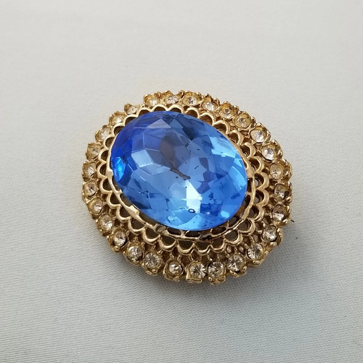 Austrian Unmarked Faceted Simulated Blue Sapphire Clear Chaton Rhinestone Gold Plated Open-back Oval Brooch Top View