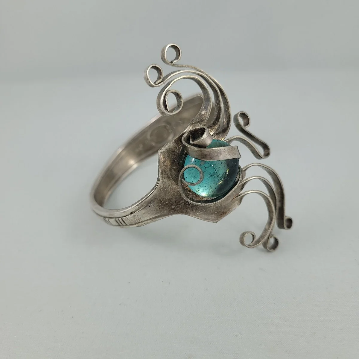 Artisan Silver Plate Curled Fork Tine Blue Glass Cabochon Open Cuff Bracelet Harmony House Plate AA+ MAYTIME Pattern 1944