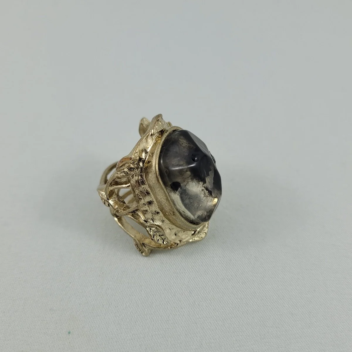 Inset Frosted Black Splatter Moulded Resin Open Back Raised Bezel Leaves & Vine Gold Plated Copper Ring Sz 7 -1.jpg