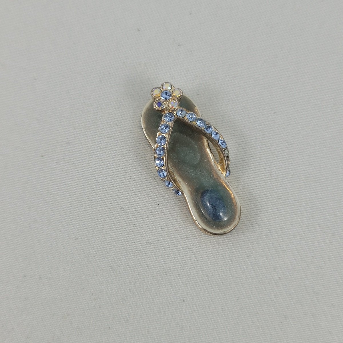 Avon SP 2007 Blue Enamel Rhinestone Birthstone September Adorable Flip Flop 1 Inch Pendant Side View
