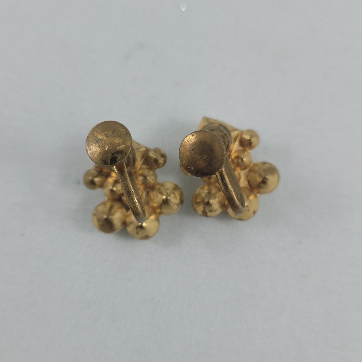 1940's - 1950's Faux Pearl and Clear Chaton Rhinestone V Cluster Screw-Back Gold Brass .625 Inch Earrings Backside