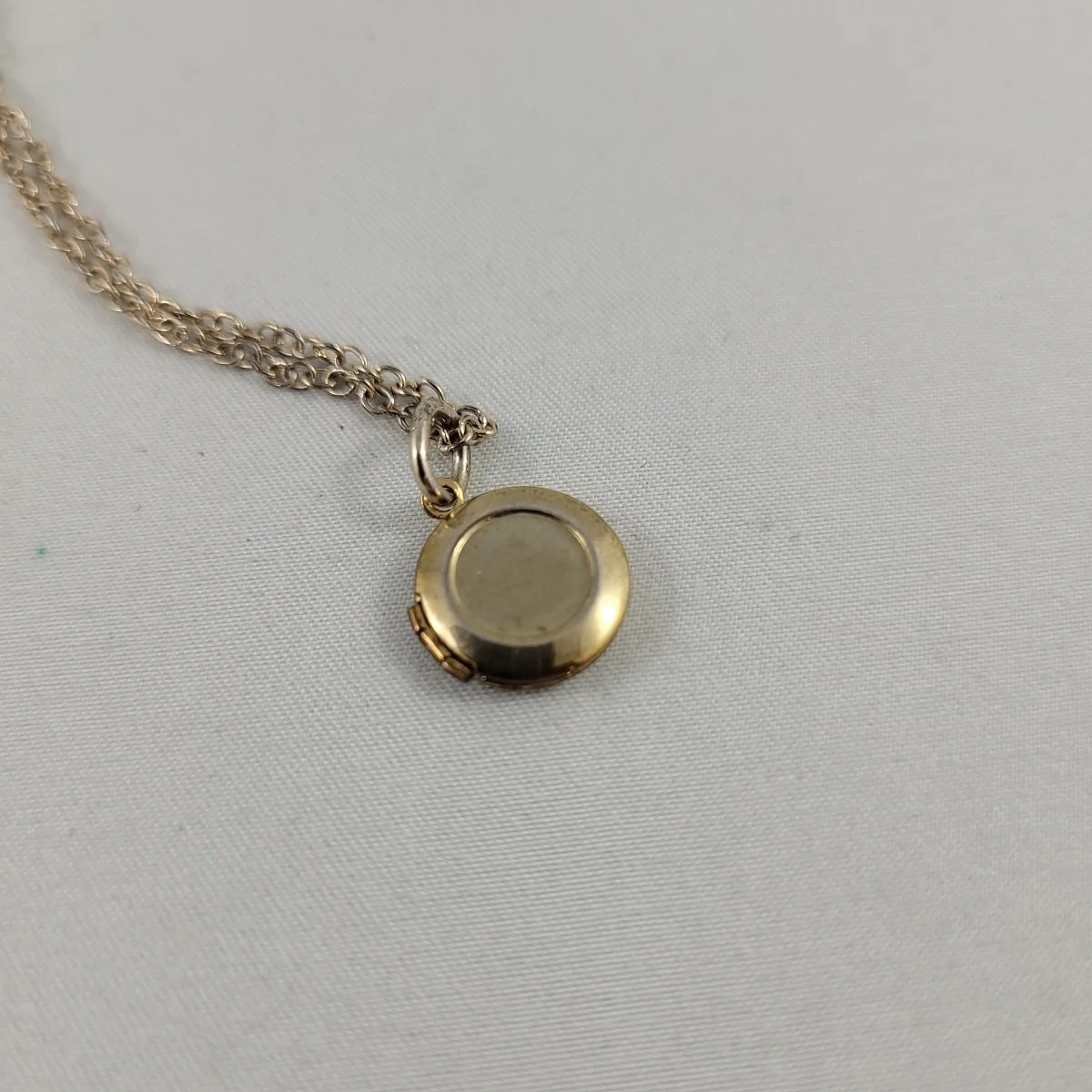 Small 12mm Hinged Round Gold Plated Copper Locket Pendant -1.jpg