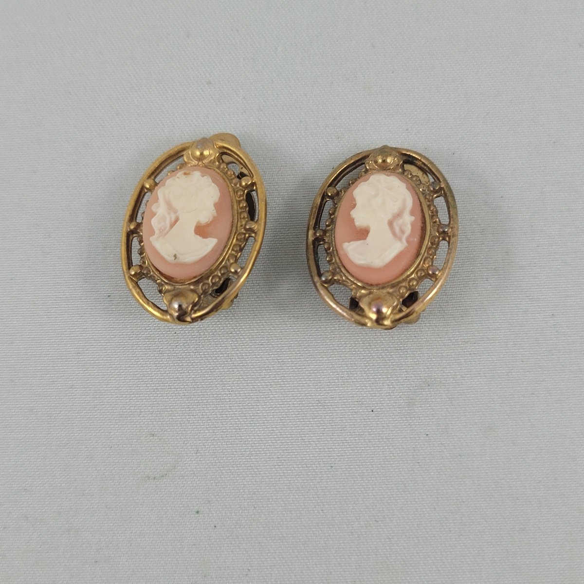 Cameo Maiden Oval Coral Resin 1949 Patent 156452 Clip-on .875 Inch Dark Gold Earrings Front View
