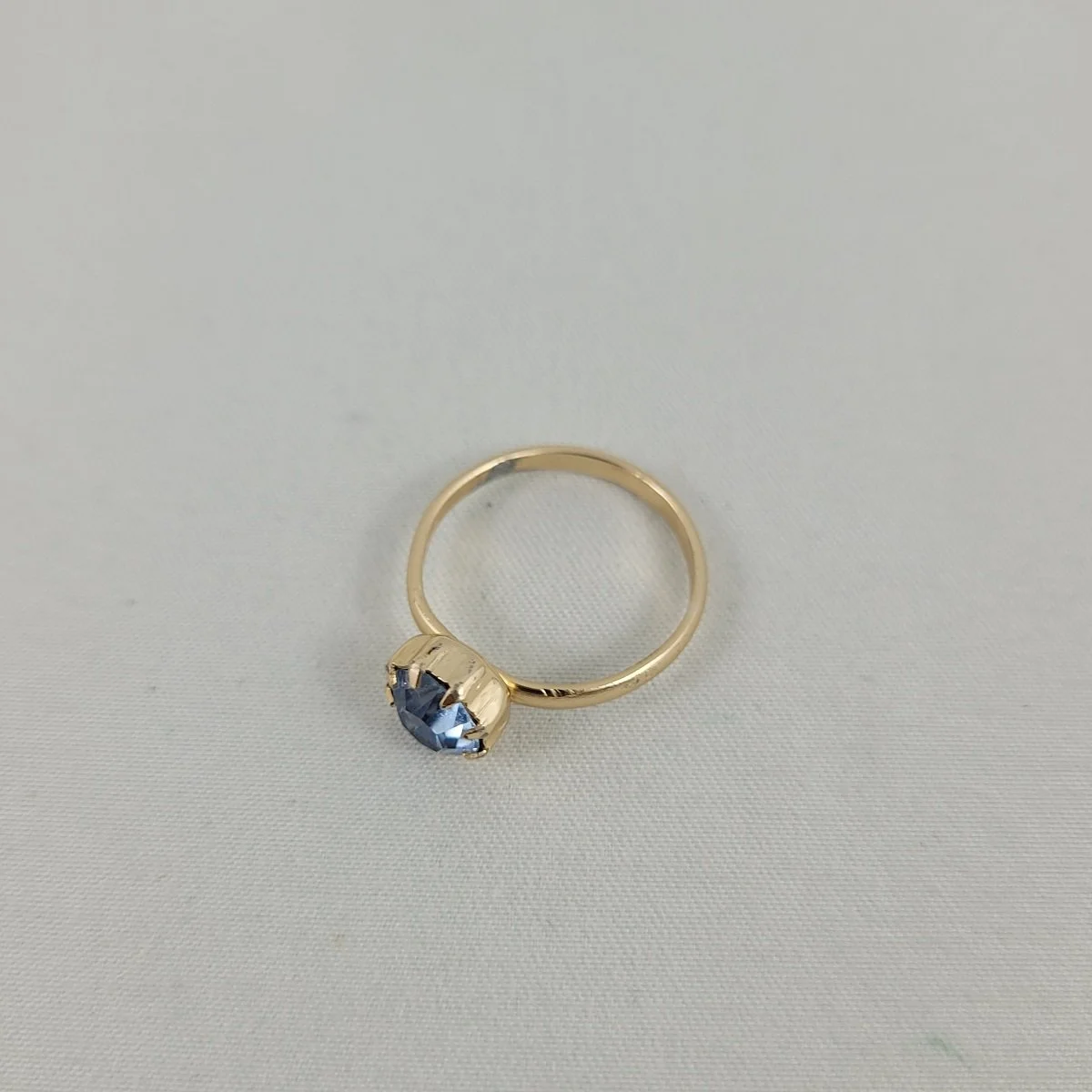 1960's - 1970's Gold Plate Aluminum Prong Set Faceted Glass Blue Sapphire September Birth Stone Ring Size 5.5 Top View
