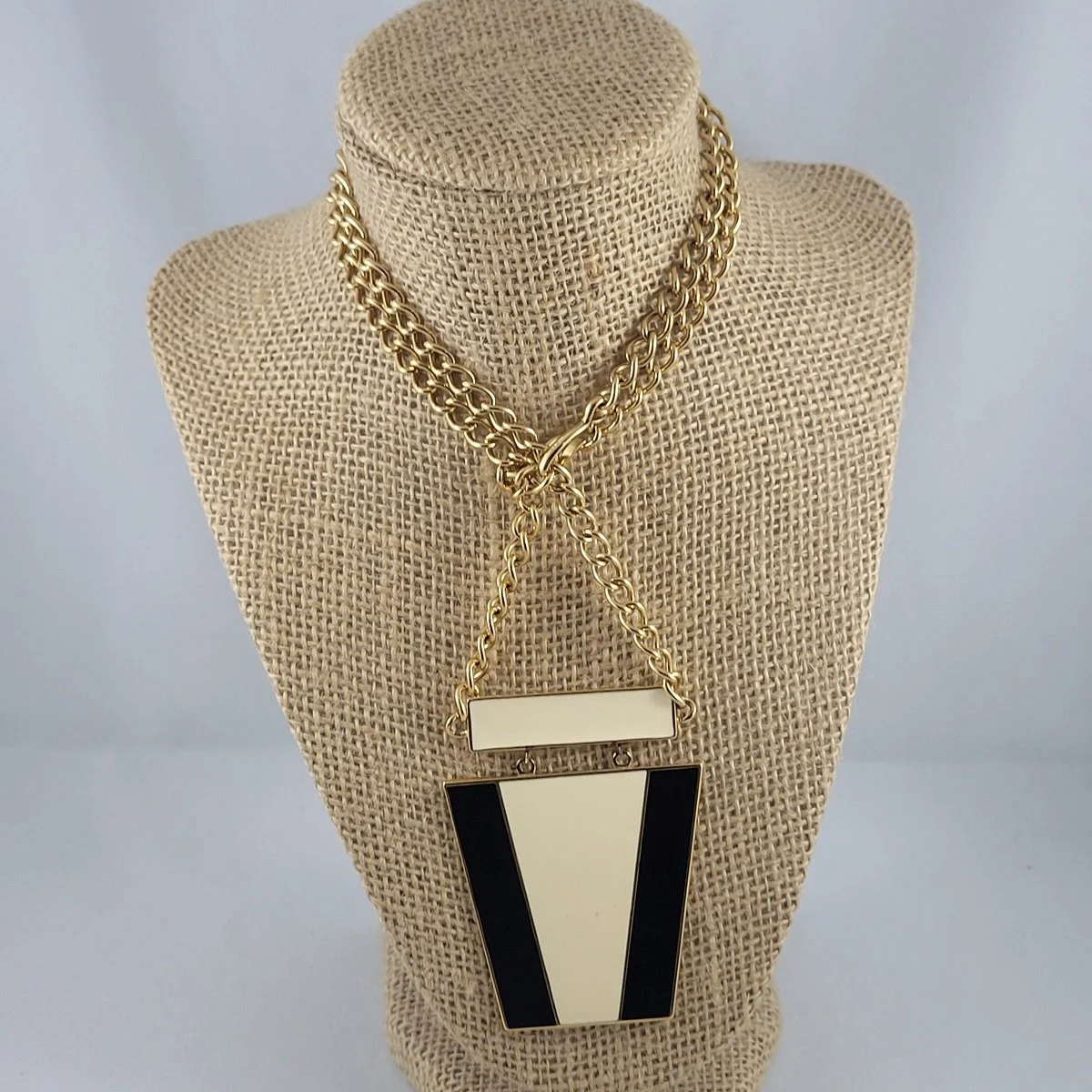 Monet 1970's Monochrome Gloss Enamel Gold 5mm Curb Chain Fixed Articulated Pendant Opera Necklace -4.jpg