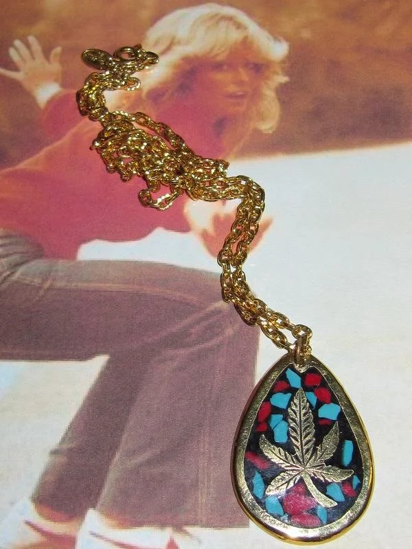 Vendome Carnelian Lapis Stone Mosaic Inlay Hemp Leaf Gold-tone Pendant Necklace -7.JPG