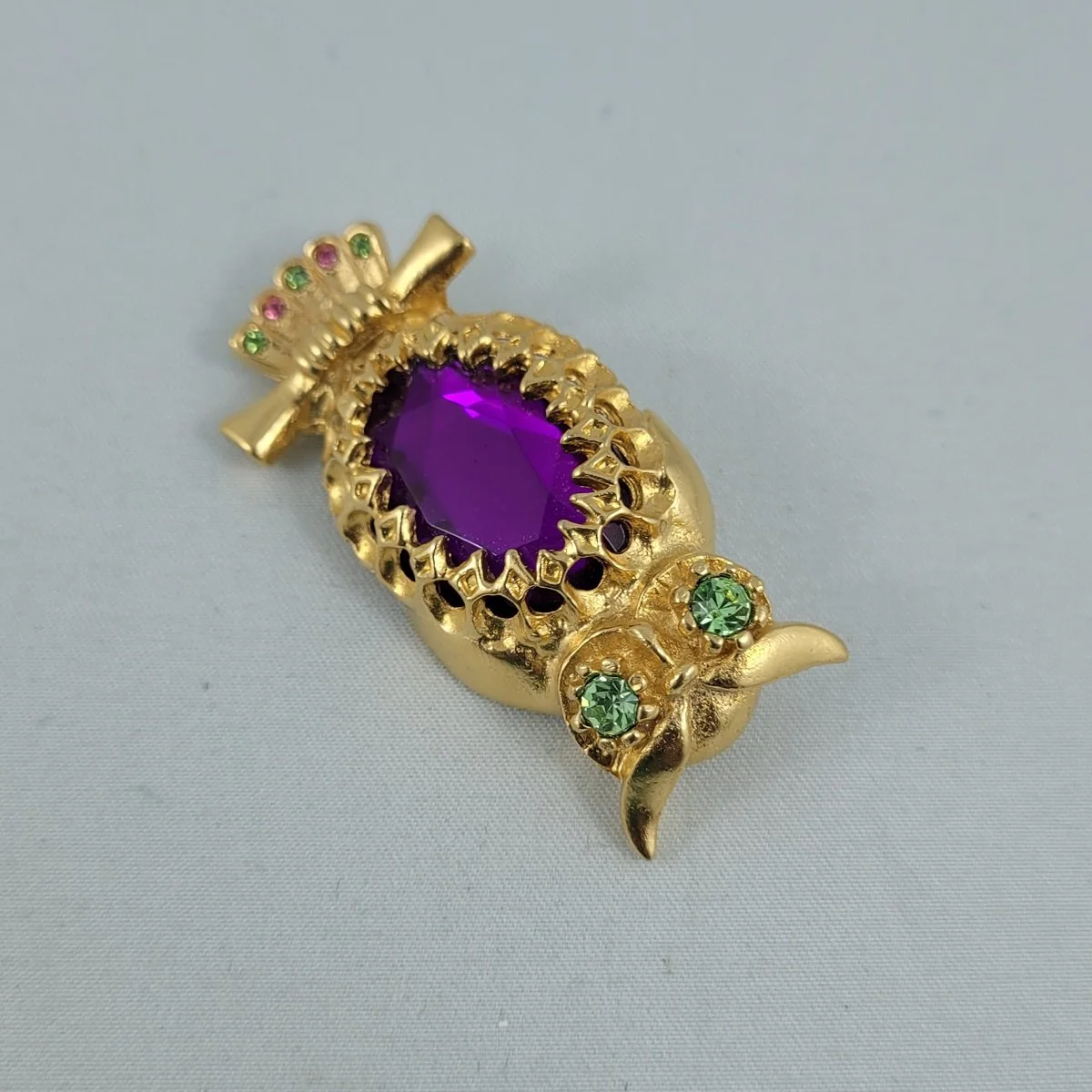 Satin Gold Dog Tooth Inset Faceted Magenta Foil Back Cabochon Belly Peridot Rhinestone Perched Owl Brooch Details