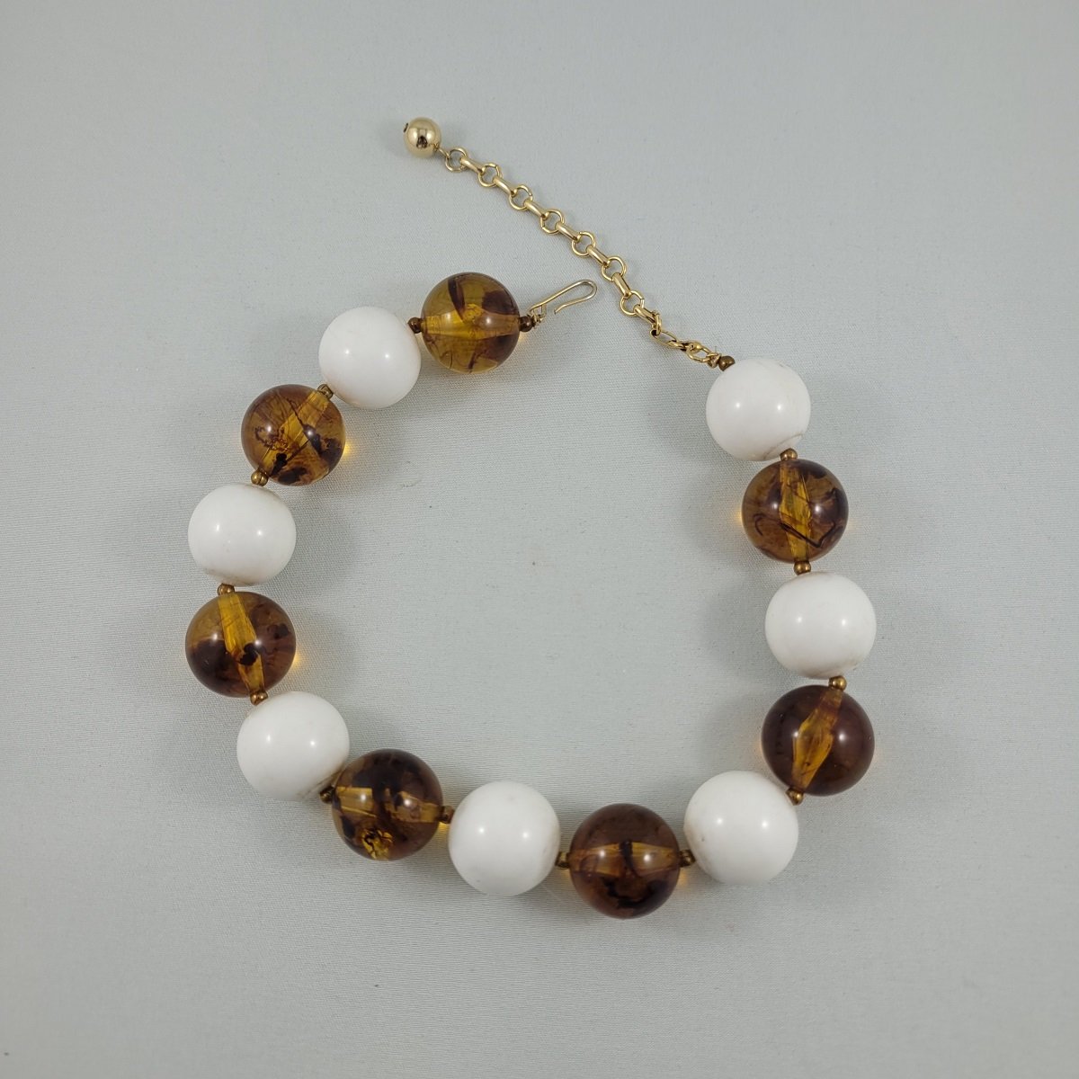 Monet Bahama Resort Alternating Apple Juice Swirl White Lucite Round Bead Choker Necklace -2.jpg (Copy)