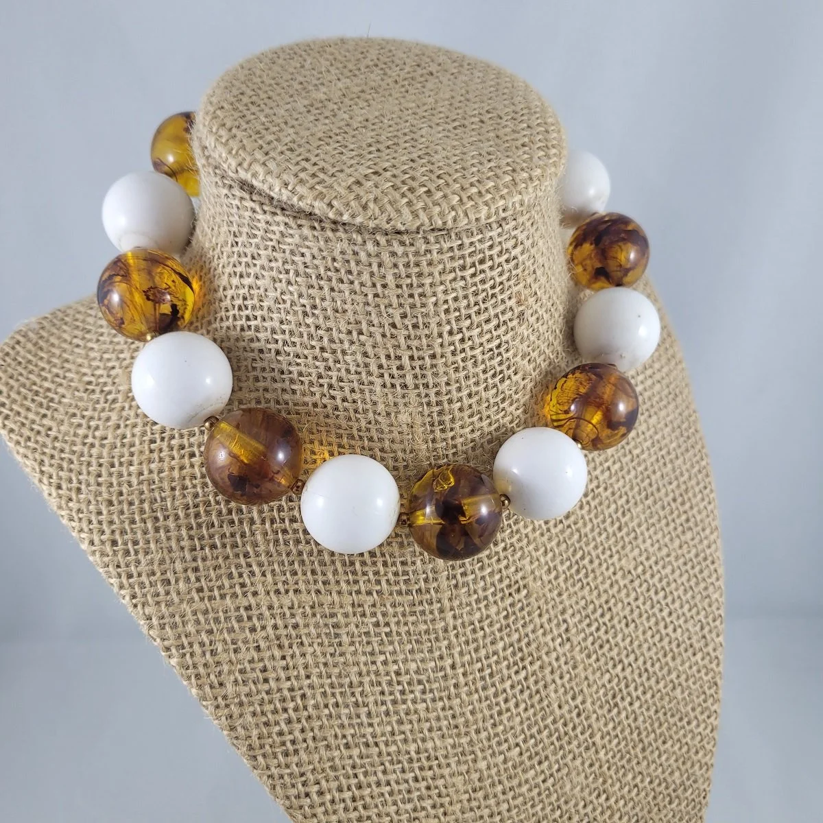 Monet Bahama Resort Alternating Apple Juice Swirl White Lucite Round Bead Choker Necklace