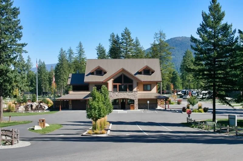 15a-ravenwood-rv-park-resort-coeur-dalene-idaho-silverwood-theme-park-rv-entrance.jpg