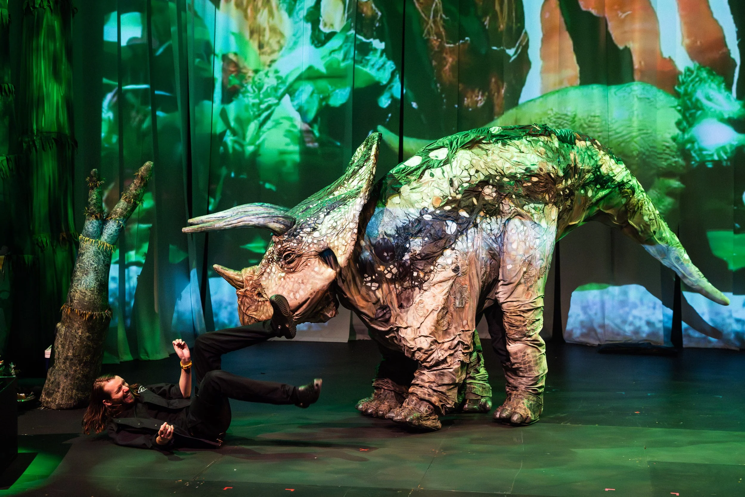 Erths Dinosaurs_Sydney Opera House_credit_Daniel Boud_018.jpg