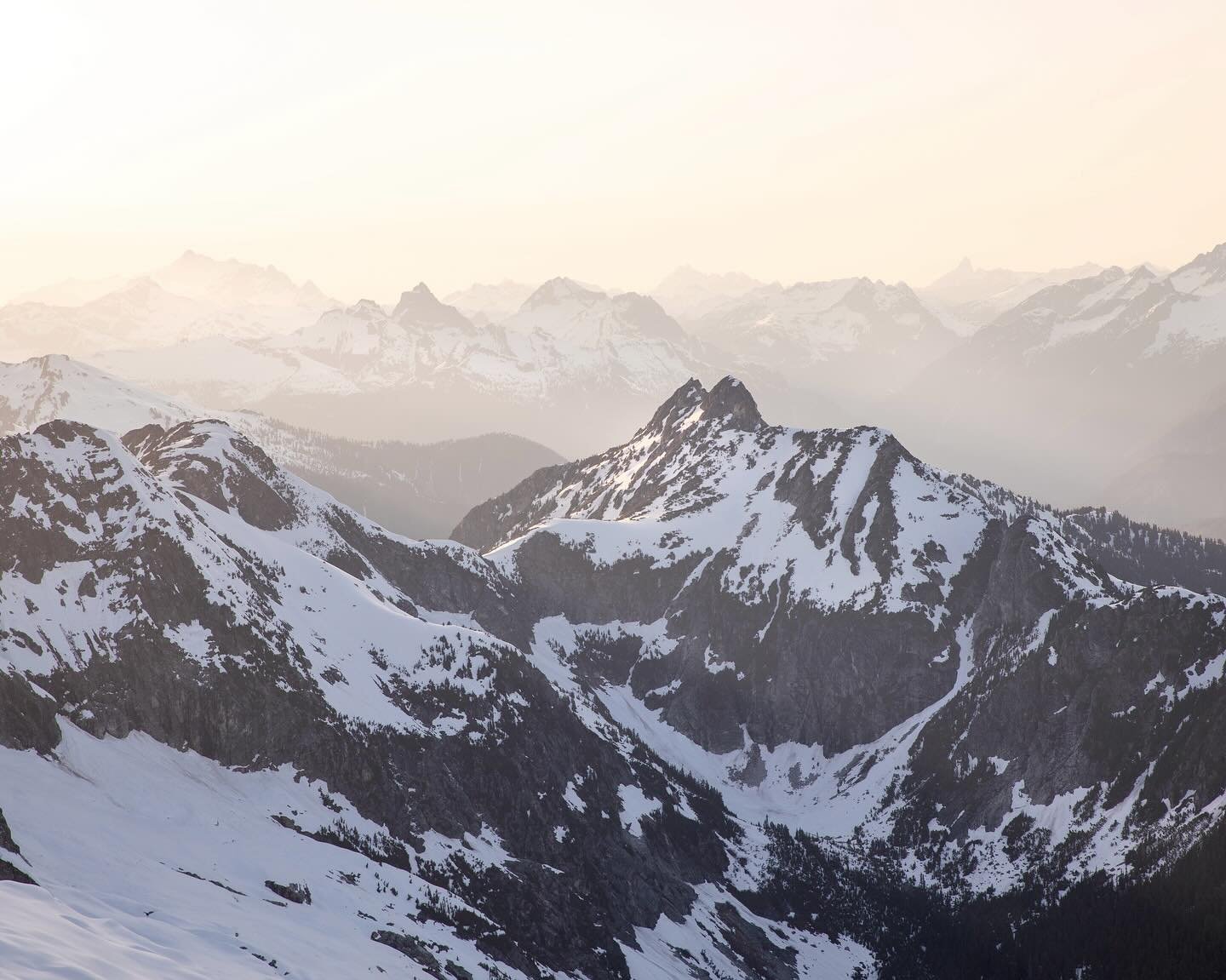 Day 2233: I haven&rsquo;t had much of a chance to go through photos from recent trips lately, but as I was scanning through a ski traverse last month, this image caught my eye. Despite the snowy foreground, the atmosphere gave me strong summer vibes.