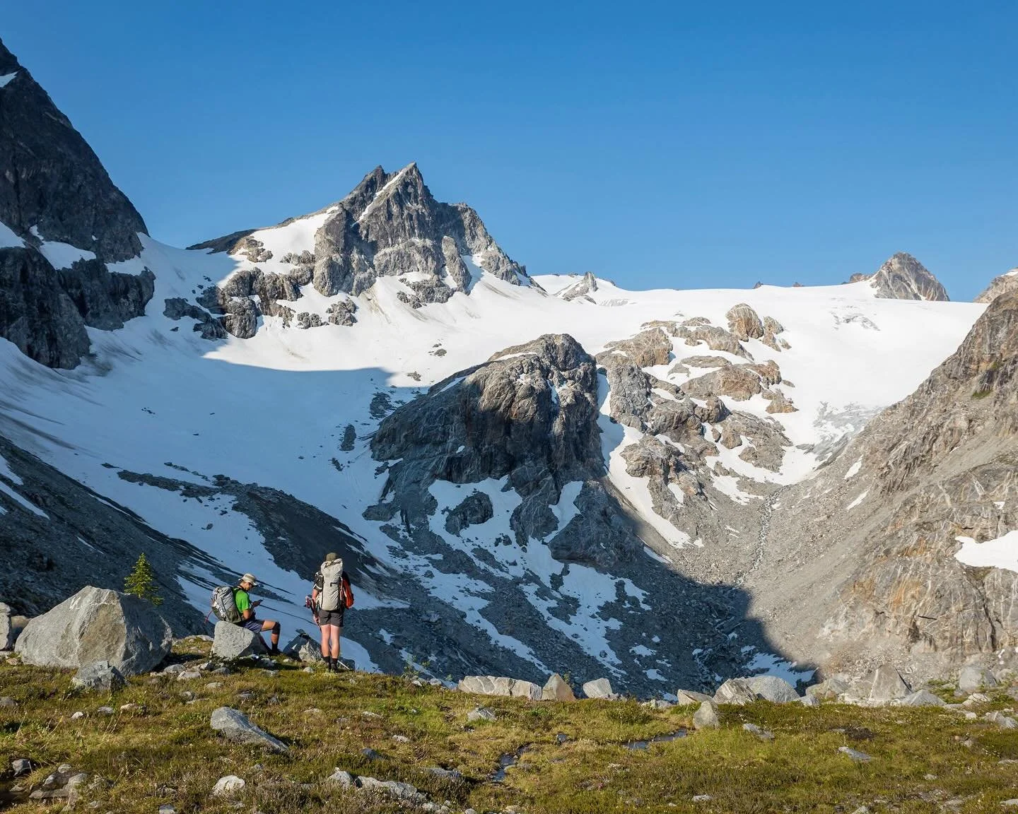 On the 4th day of glaciers the Cascades gave to me&hellip;Honeycomb Glacier with a new lake flowing to the sea.
&bull;
The Honeycomb Glacier is another glacier we&rsquo;ve already seen a part of in this countdown with the Suiattle Glacier on the firs