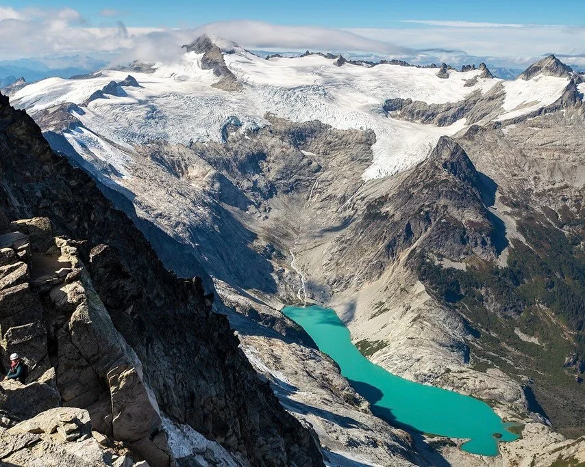 On the 8th day of glaciers the Cascades gave to me&hellip;the Inspiration Glacier reaching heavenly.
&bull;
We&rsquo;ve reached the top 3 of my non-volcanic glacier countdown in the Cascades. These are the heavy hitters and the Inspiration Glacier is