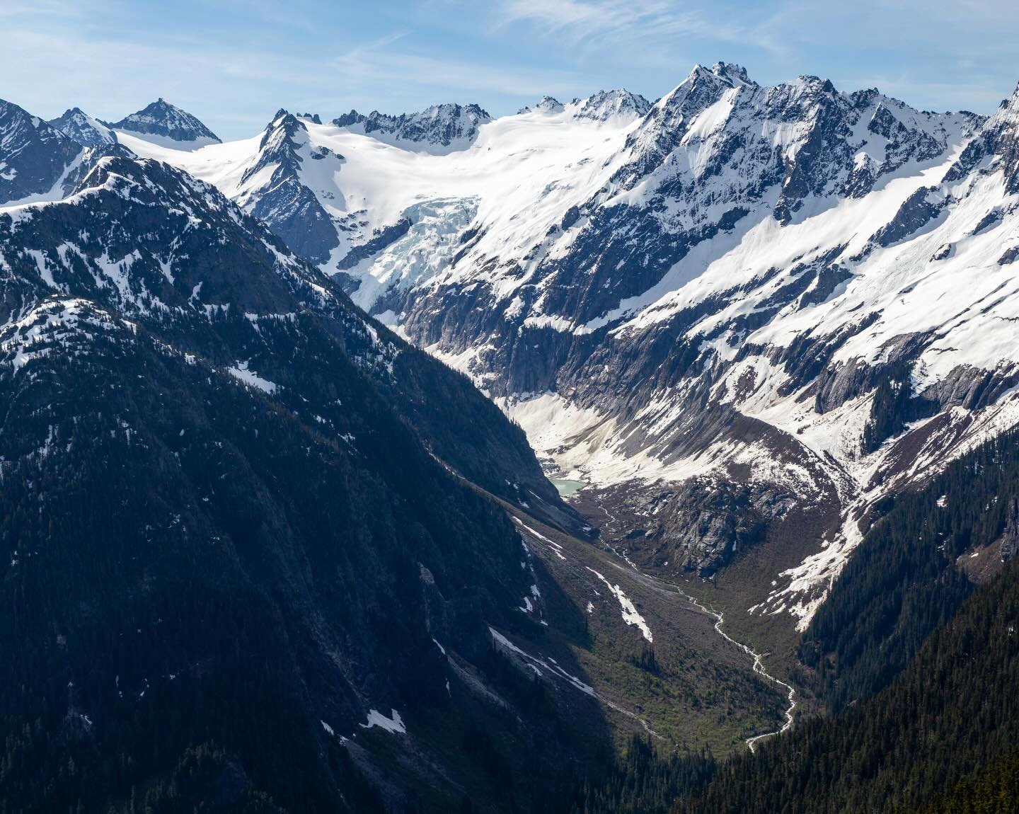 On the 9th day of glaciers the Cascades gave to me&hellip;the McAllister with an icefall disappearing so rapidly.
&bull;
The McAllister is an enigma. While its upper slopes are traversed by peakbagger as they climb the 100 tallest summits in Washingt