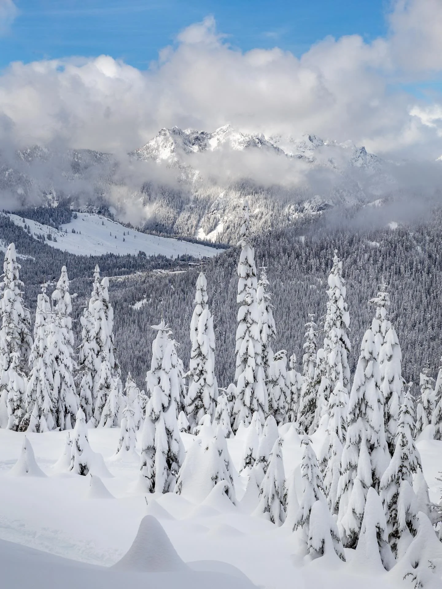 Day 2309: Last week we saw a particularly unusual set of weather conditions set up in Washington State. Snow fell all the way down to sea level including a measured 3&rdquo; at SeaTac. This was the 5th greatest March snowfall on record (80ish years o