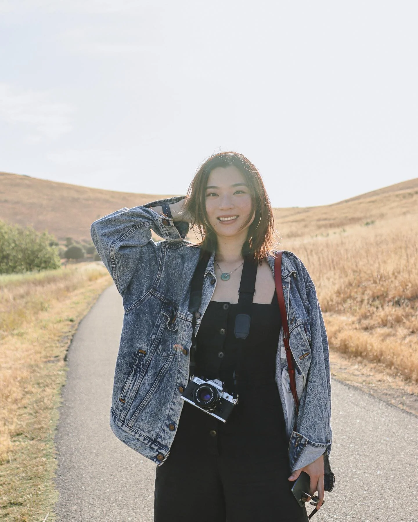 Should run a A/B test...My Instagram content consultant @khloris_f convinced me that pic#1 is better than pic#2.🤣 Thanks @ashe_jia for consistently helping me on creating content for Instagram, please help me with my LinkedIn headshot next time! Hah