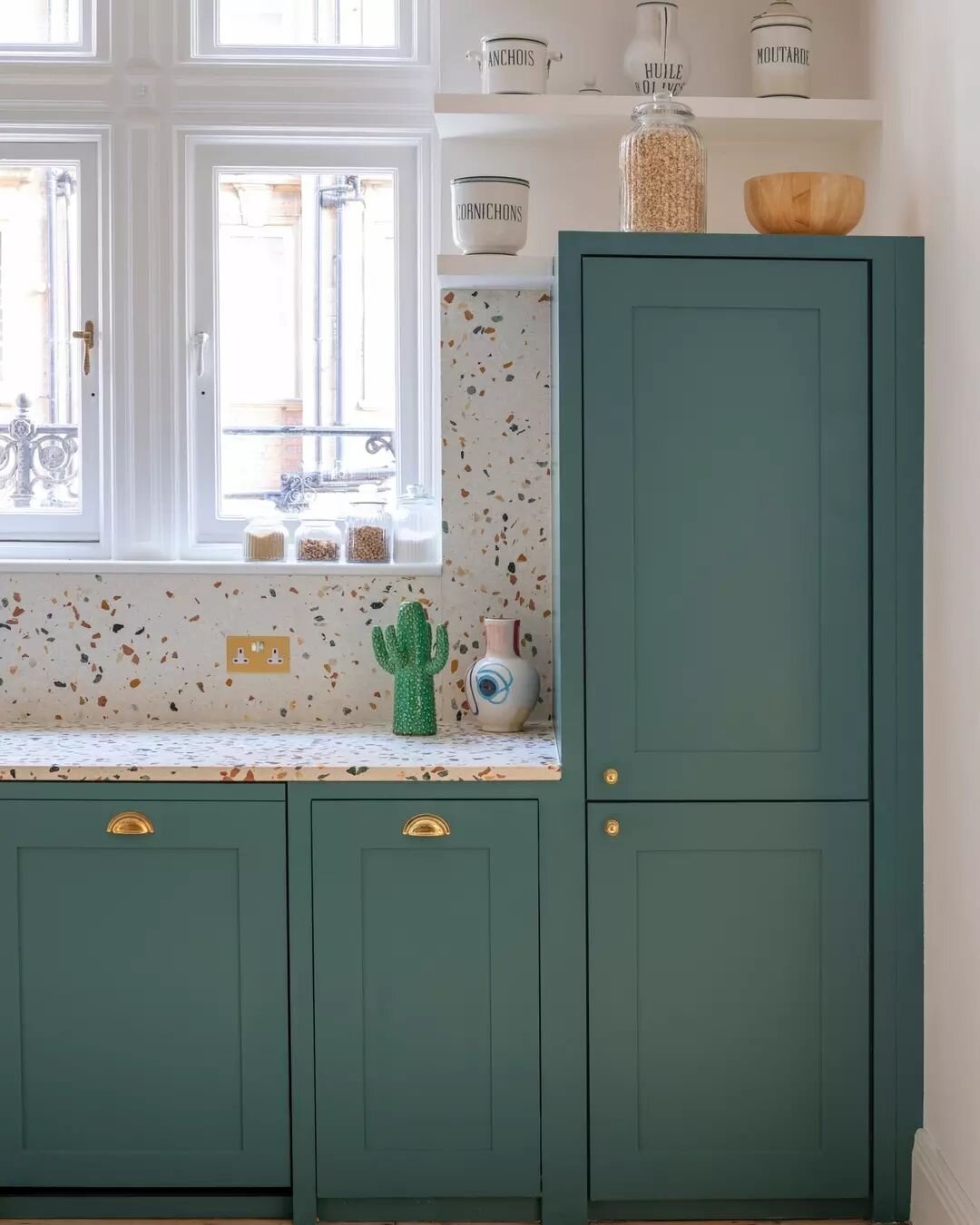 For this playful kitchen design we went bold and painted the units a beautiful deep teal tone. We balanced these hues with multi-coloured honed terrazzo and cherry on top beautiful brass handles 😍