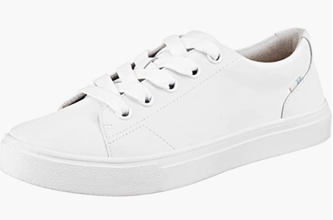 5 best white sneakers for travel and sightseeing (all on Amazon ...