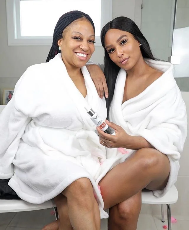 How gorgeous are @LaToyaForever and her mom in her @Olay campaign. I think it&rsquo;s safe to say that she got it from her mama!