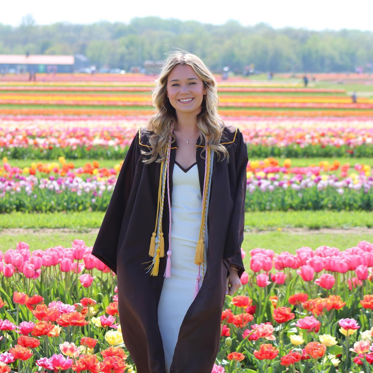 🌷💃 We're bringing the magic of Dutch Tulips to you! 

Join us this Friday at 4pm ET for a special livestream about the people behind the picturesque Holland Ridge Farms in New Jersey! 🎥🌷 

Get ready to be dazzled by stunning stories about colours
