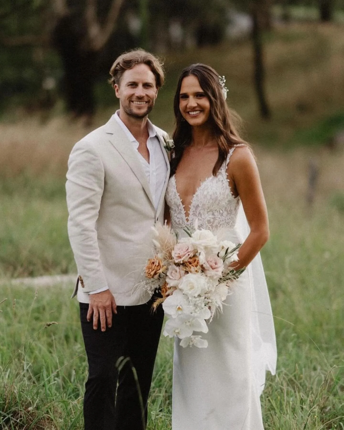 Flashback to 3 years ago (wow time flies) π€ 
Happy Anniversary π€ Bec & Daniel wedding @malibraefarm π€
Photo by @thomstewart 
#southernhighlandswedding #bride #groom #bridesmaids #weddingflowrrs #weddingphotographer #weddingcelebrant #wedding