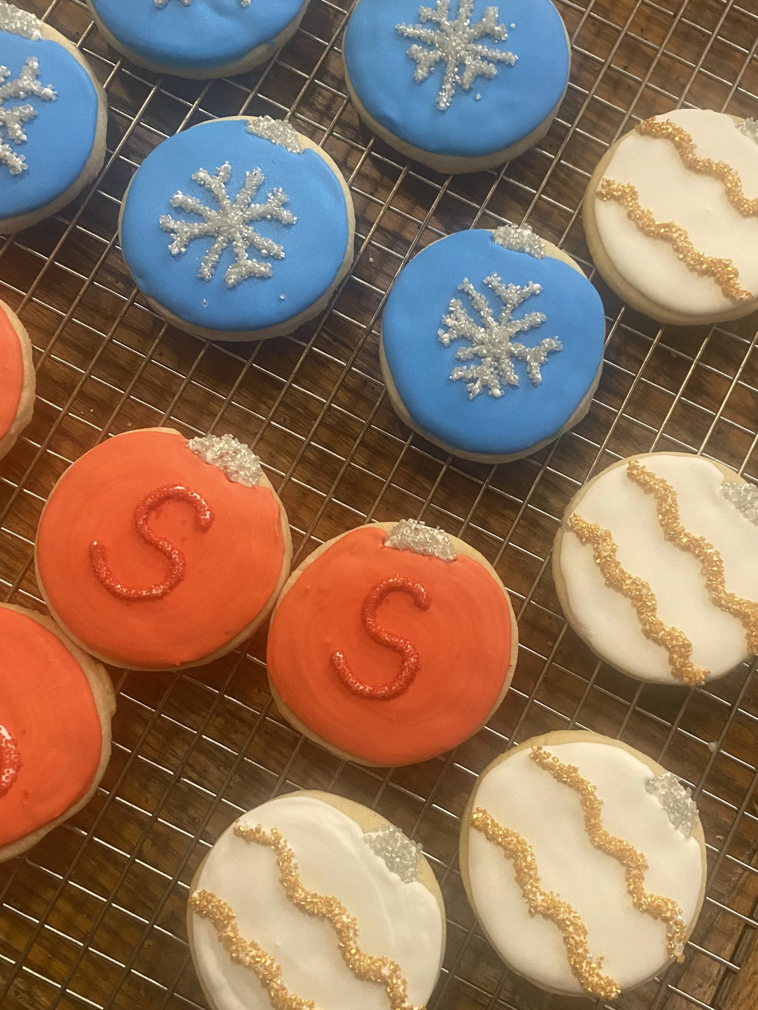 chritsmas ordament cookies.jpeg