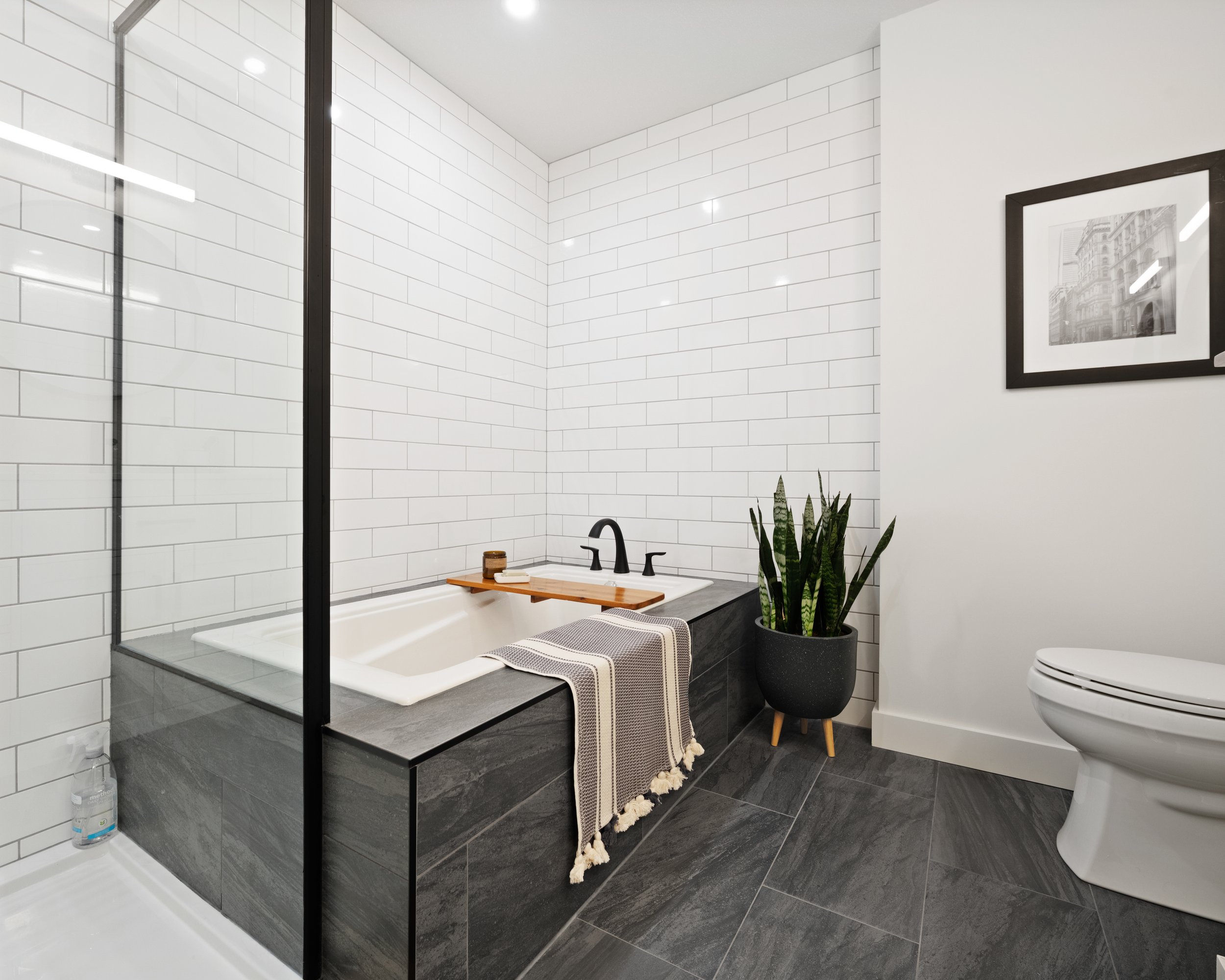 Ensuite 1.jpg